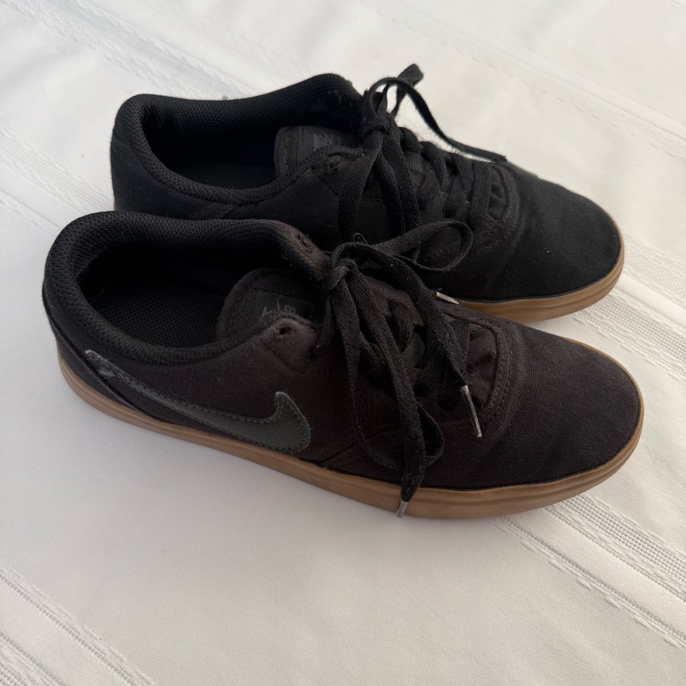 Nike Boys Black and Brown Sneakers 6Y